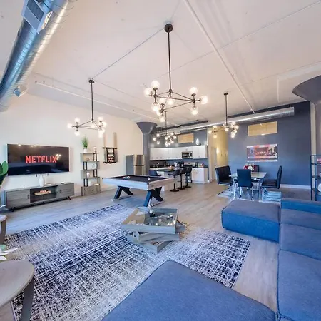 Group-Friendly 5Br Suite Sleeps 12 With Billiards, Optional Parking And Gym Access Near Mccormick Place And Soldier Field